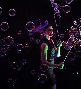 Seifenblasen Show mit Maya in Motion